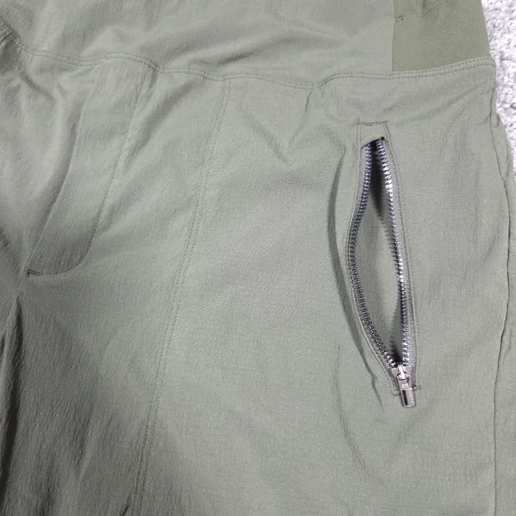 Athleta Olive Utility Shorts Stretch Athleisure Size 12 - Picture 3 of 9
